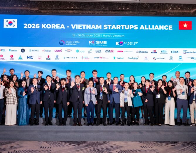 PTIT IEC GIA NHẬP MẠNG LƯỚI LIÊN MINH KHỞI NGHIỆP VIỆT NAM – HÀN QUỐC (KVSA)Trung tâm Đổi mới sáng tạo và Khởi nghiệp (PTIT IEC), Học viện Công nghệ Bưu chính Viễn thông, chính thức gia nhập Mạng lưới Liên minh Khởi nghiệp Việt Nam – Hàn Quốc (Korea –Vietnam Startup Alliance – KVSA), trở thành một trong 34 đối tác của mạng lưới trong năm 2026. Hoạt động này mở ra cơ hội tăng cường kết nối, trao đổi nguồn lực và thúc đẩy hợp tác quốc tế trong lĩnh vực đổi mới sáng tạo và khởi nghiệp.